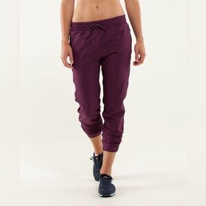 Lululemon Track To Reality Pant Plum / Pow Stripe Raspberry Glo Light - 4